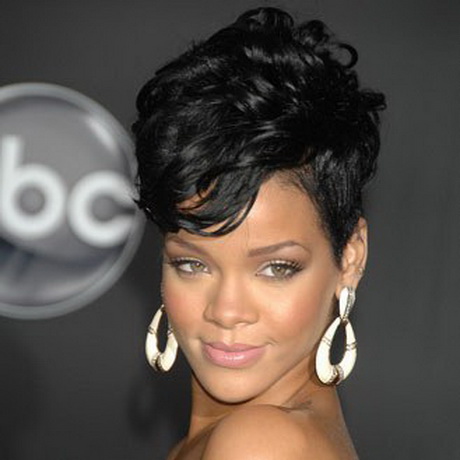 Coiffure de rihanna court