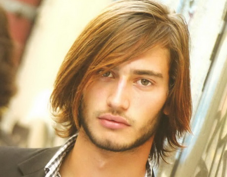 Coiffure homme cheveux long