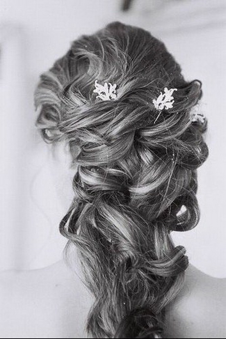 Coiffure mariage cheveux boucles