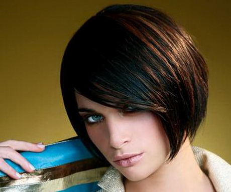 Coiffure pour cheveux court femme