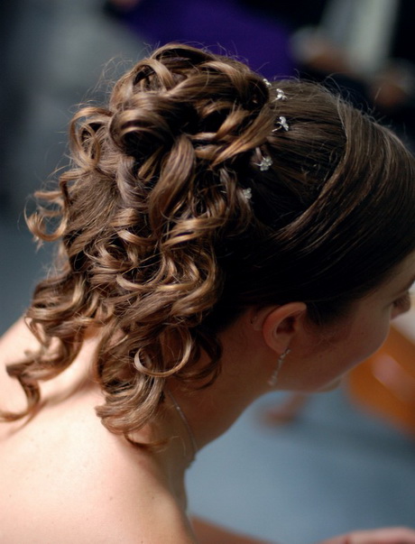 Coiffure pour mariage invitée