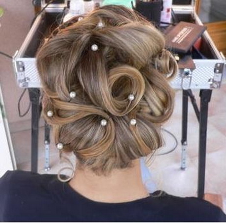 Coiffure pour mariage invitée