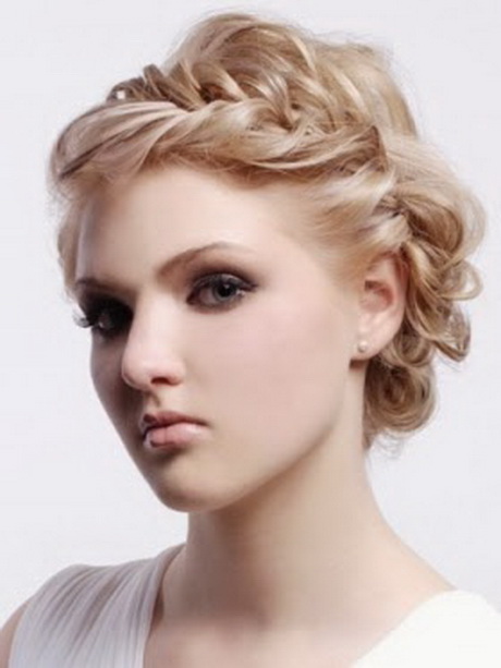 Coiffure pour un mariage cheveux mi long