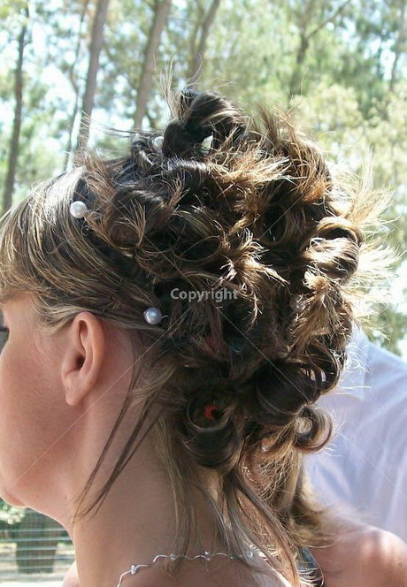 Coiffure pour un mariage cheveux mi long