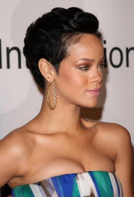 Coiffure rihanna court