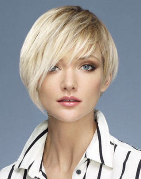 Coupe cheveux courts asymétrique femme