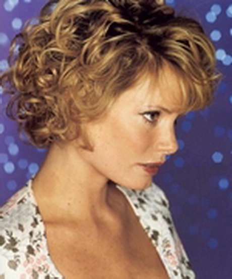 Coupe cheveux frisés femme