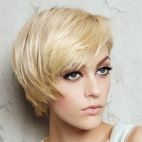 Coupe courte blonde