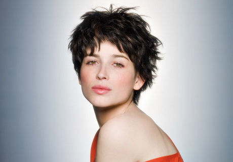 Coupe courte de cheveux femme