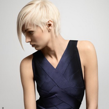 Coupe courte femme asymétrique