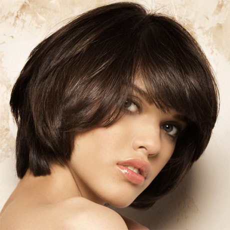 Coupe de cheveux court 2014 visage rond