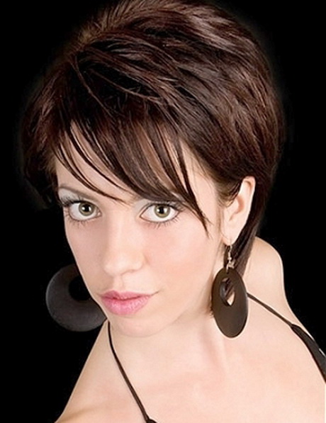 Coupe de cheveux courte pour femme