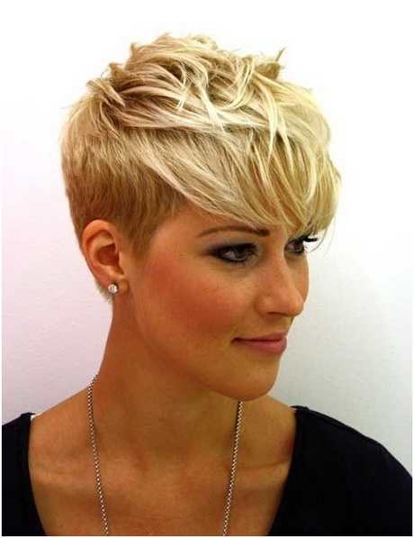 Coupe femme cheveux courts 2015