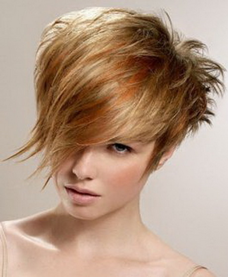 Coupe moderne cheveux courts