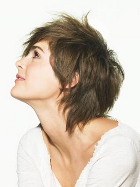 Modèle coupe de cheveux courte femme