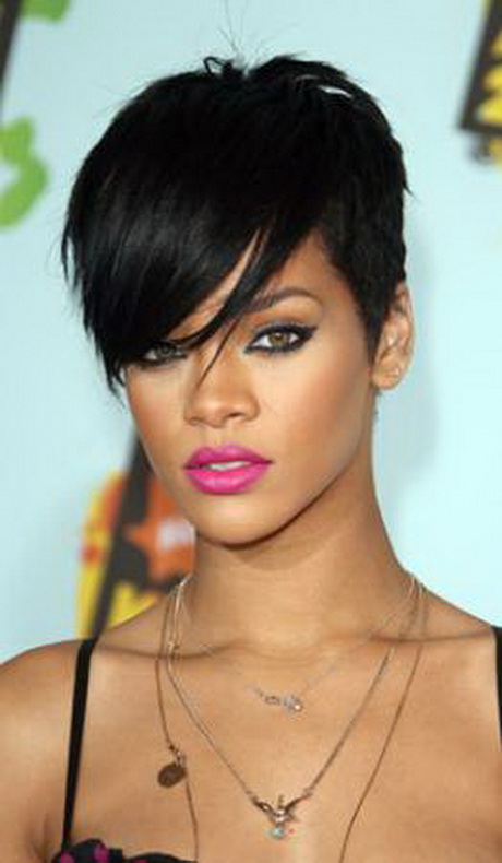 Rihanna cheveux courts