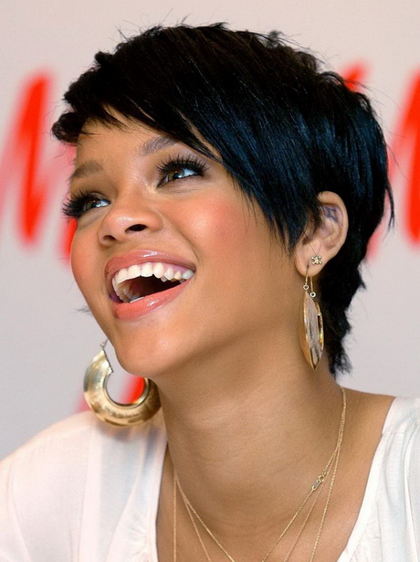 Rihanna cheveux courts