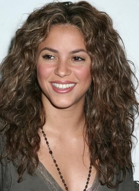 Shakira cheveux court