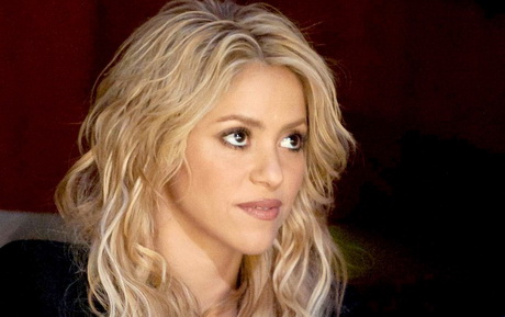 Shakira cheveux courts