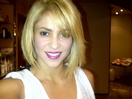 Shakira cheveux courts