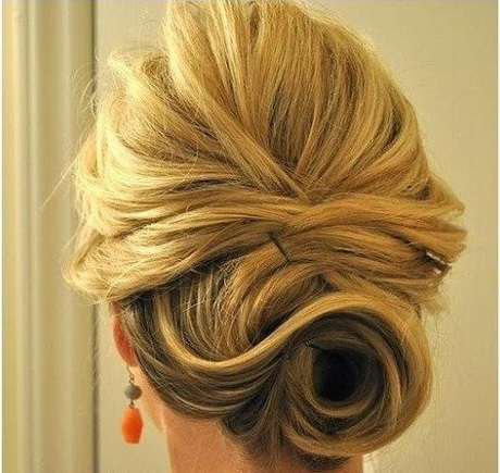 Chignon cheveux mi longs