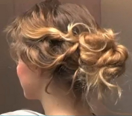 Coiffure chignon flou