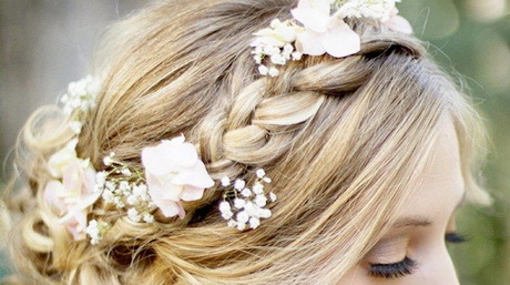 Coiffure pour un mariage invité