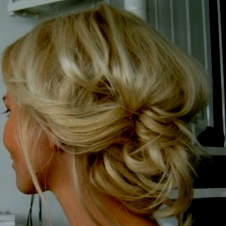 Coiffure cheveux long chignon décoiffé