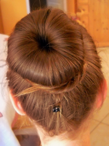 Coiffure chignon donut