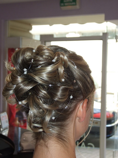 Coiffure haute pour mariage