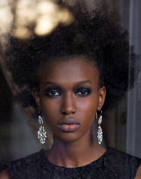 Coupe afro courte femme