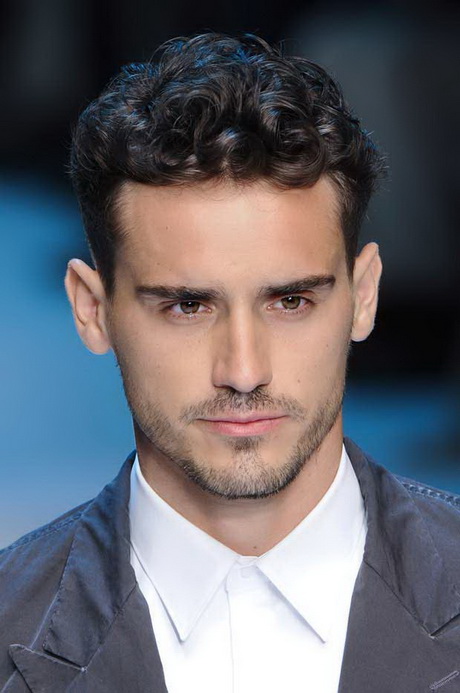 Coupe de cheveux bouclé homme