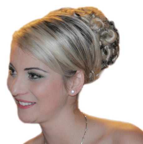 Coiffure de soirée chignon