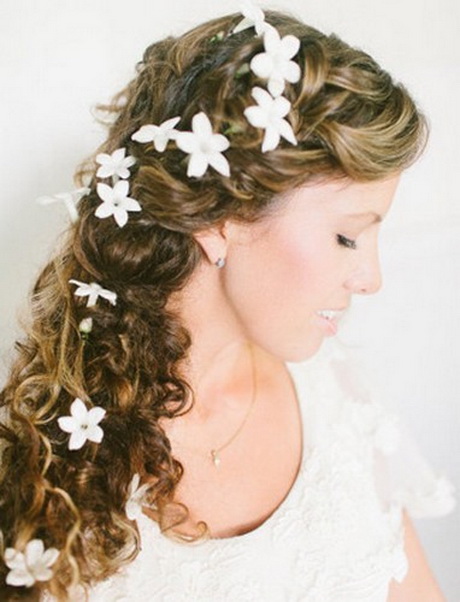 Coiffure mariage avec fleurs