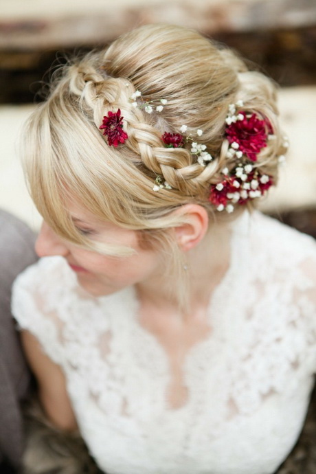 Coiffure mariage avec fleurs