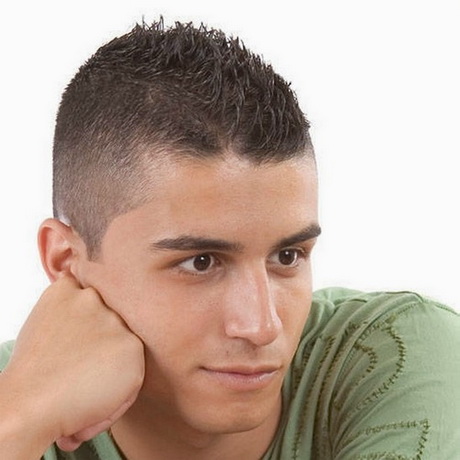 Coupe hommes cheveux courts