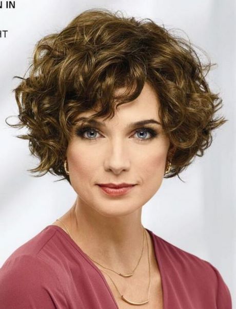 Coupe de cheveux pour femme de 60 ans 2023