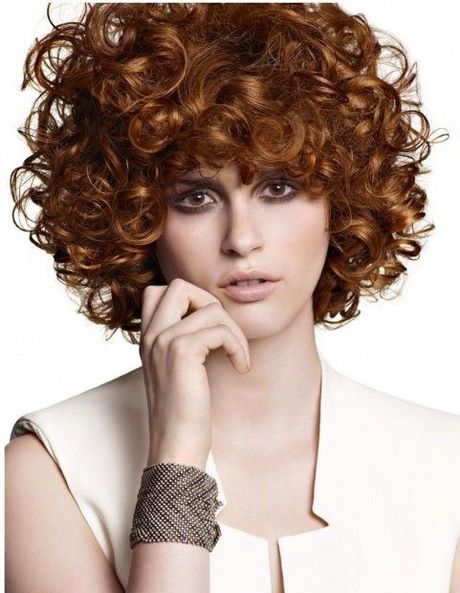 Tendance cheveux frisés 2023