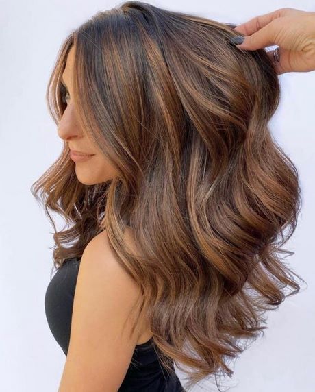Tendance couleur cheveux ete 2023