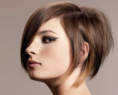 Cheveux coupe carré plongeant