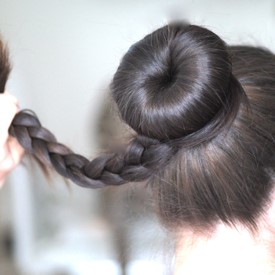 Chignon avec tresse autour