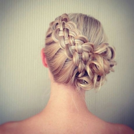 Chignon avec tresse autour