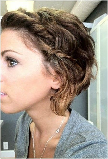 Coiffure avec tresse cheveux court