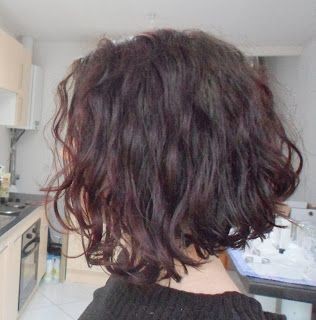 Coupe de cheveux carré plongeant bouclé