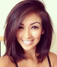 Coupe de cheveux carré plongeant long avec frange