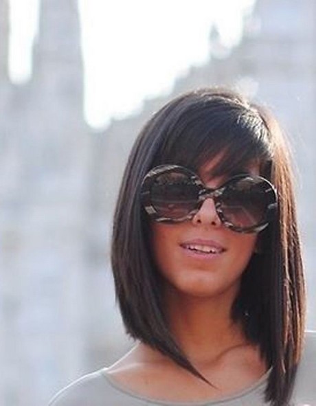 Coupe de cheveux carré plongeant long avec frange