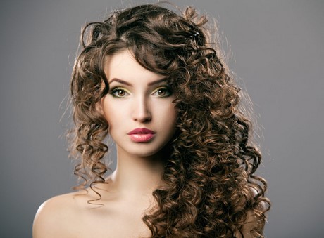 Coupe de cheveux long frisé