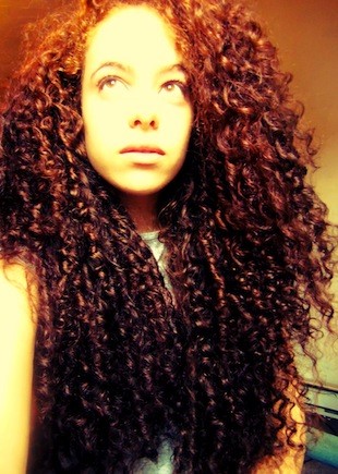 Long cheveux frisés