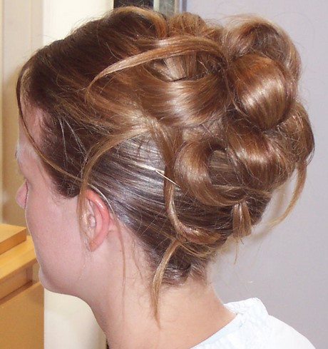 Chignon banane bouclé