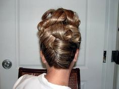 Chignon banane bouclé